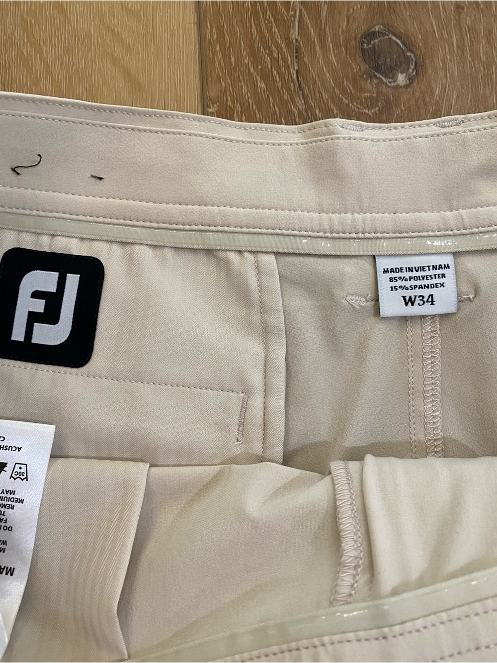 FootJoy Golf Shorts Beige Performance Stretch Preppy Athletic Country Club 34 - Picture 3 of 6